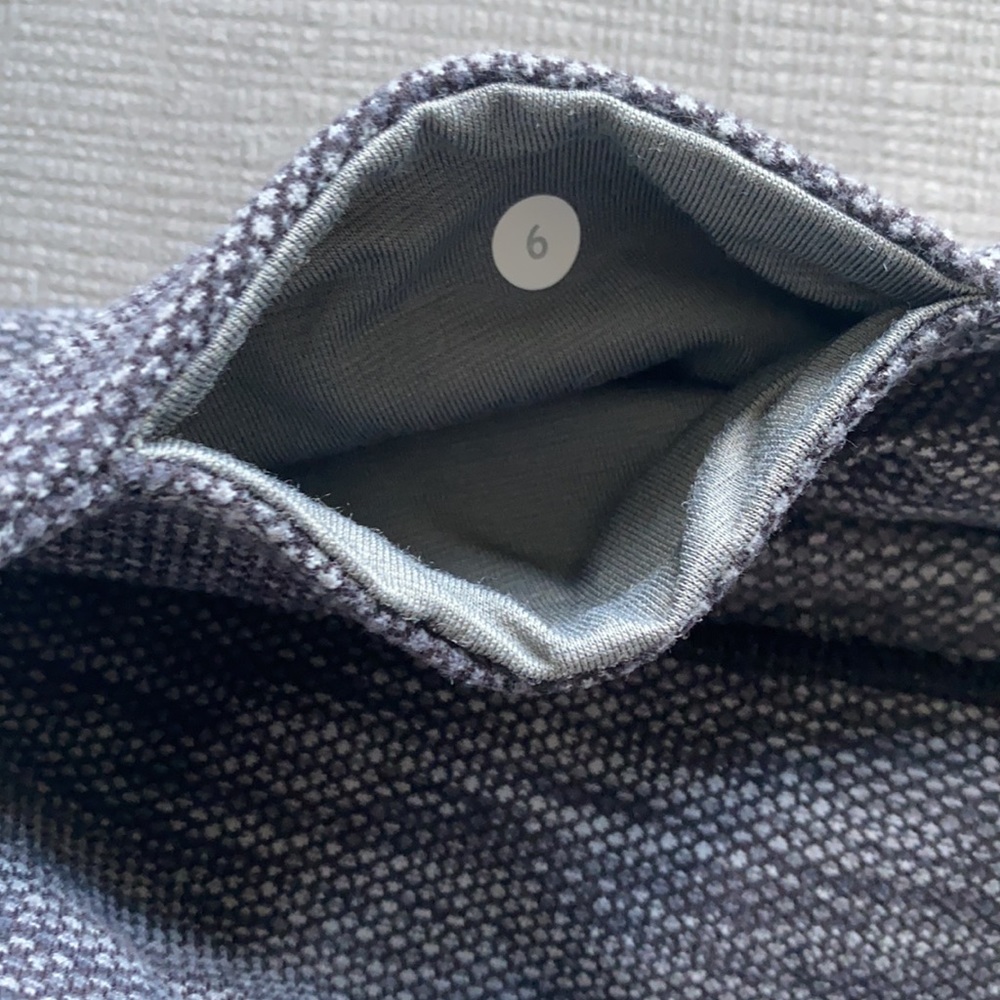 Lululemon Heathered grey Legging size 6, tight fit - low rise - Picture 5 of 6